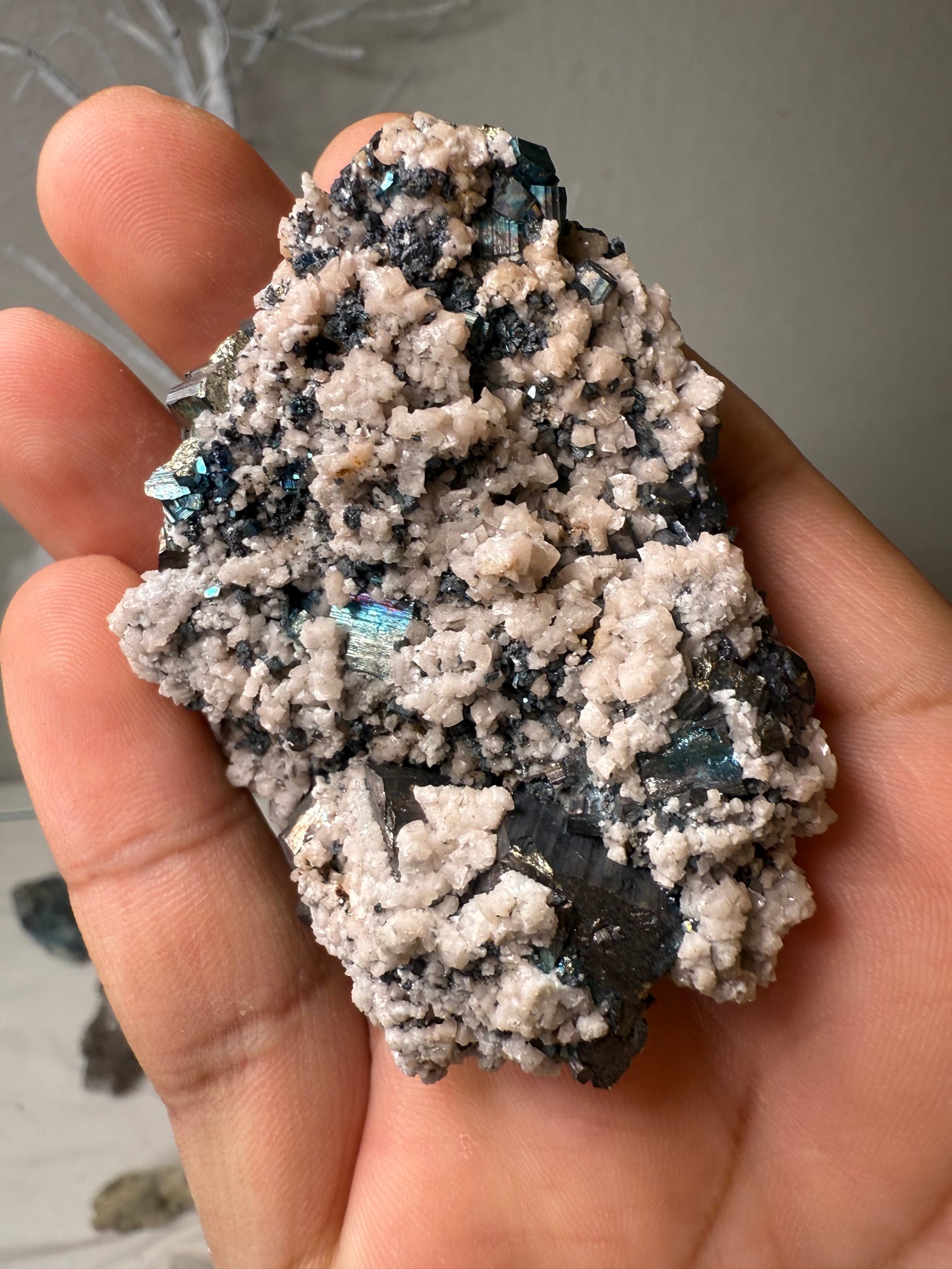 Sphalerite with calcite & pyrite